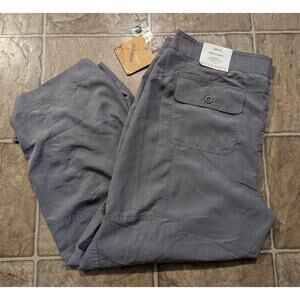 NWT Ellen Tracy SZ 12 Women's Betty Cropped Pants Gray Button Pockets K5